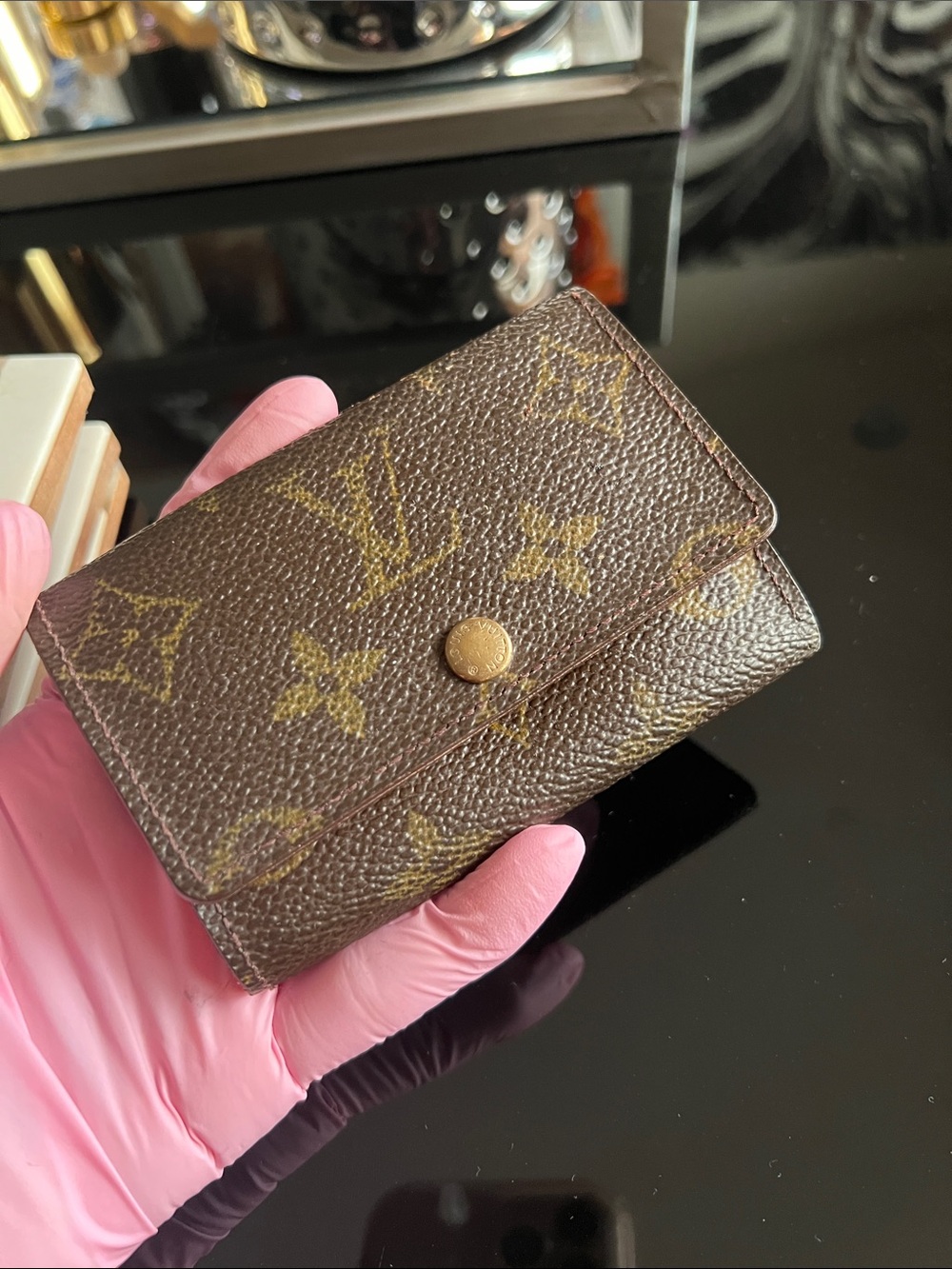 ✨Louis Vuitton Monogram Canvas keychain holder ✨